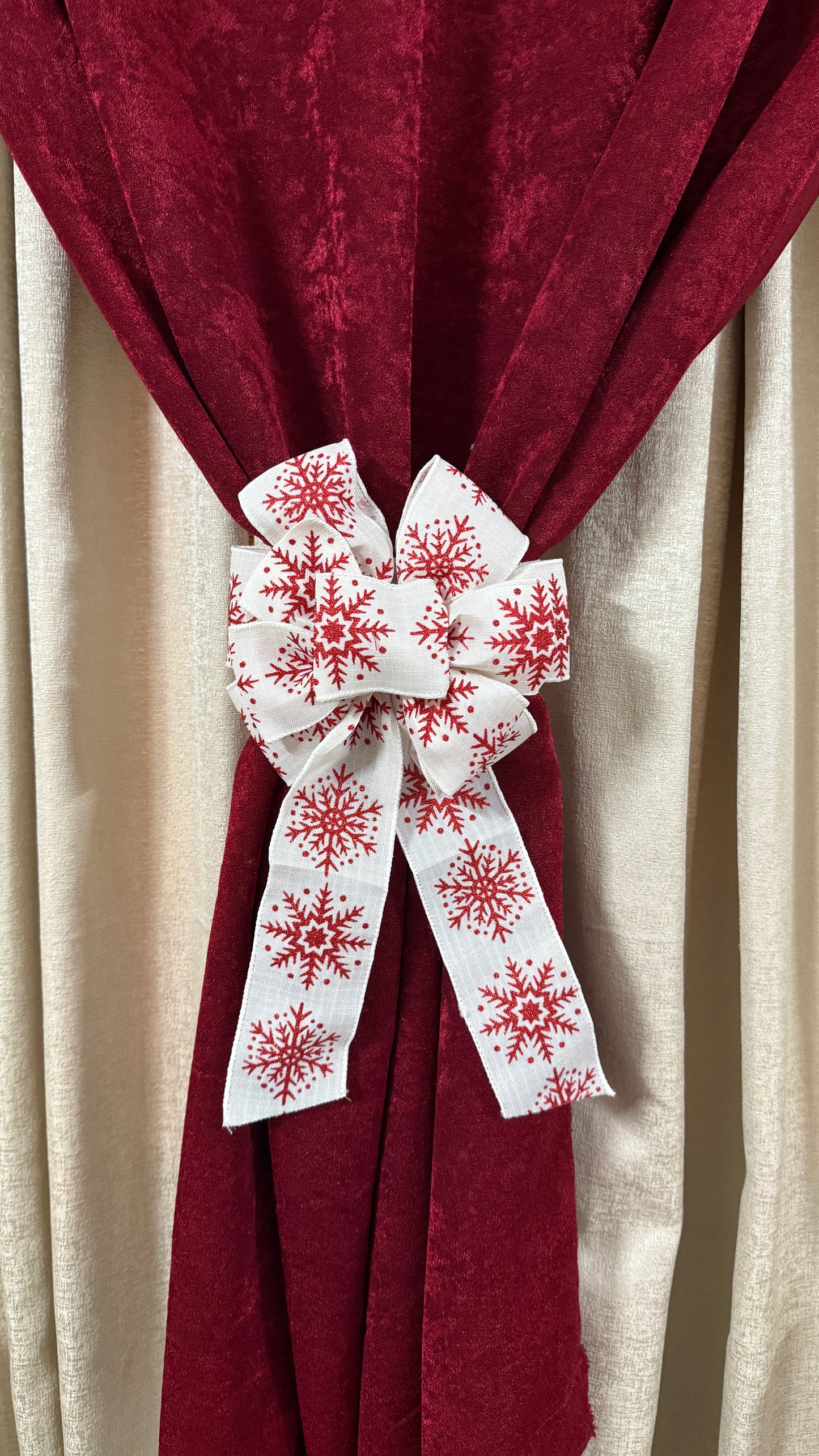 Curtain Tie with Snowflakes print