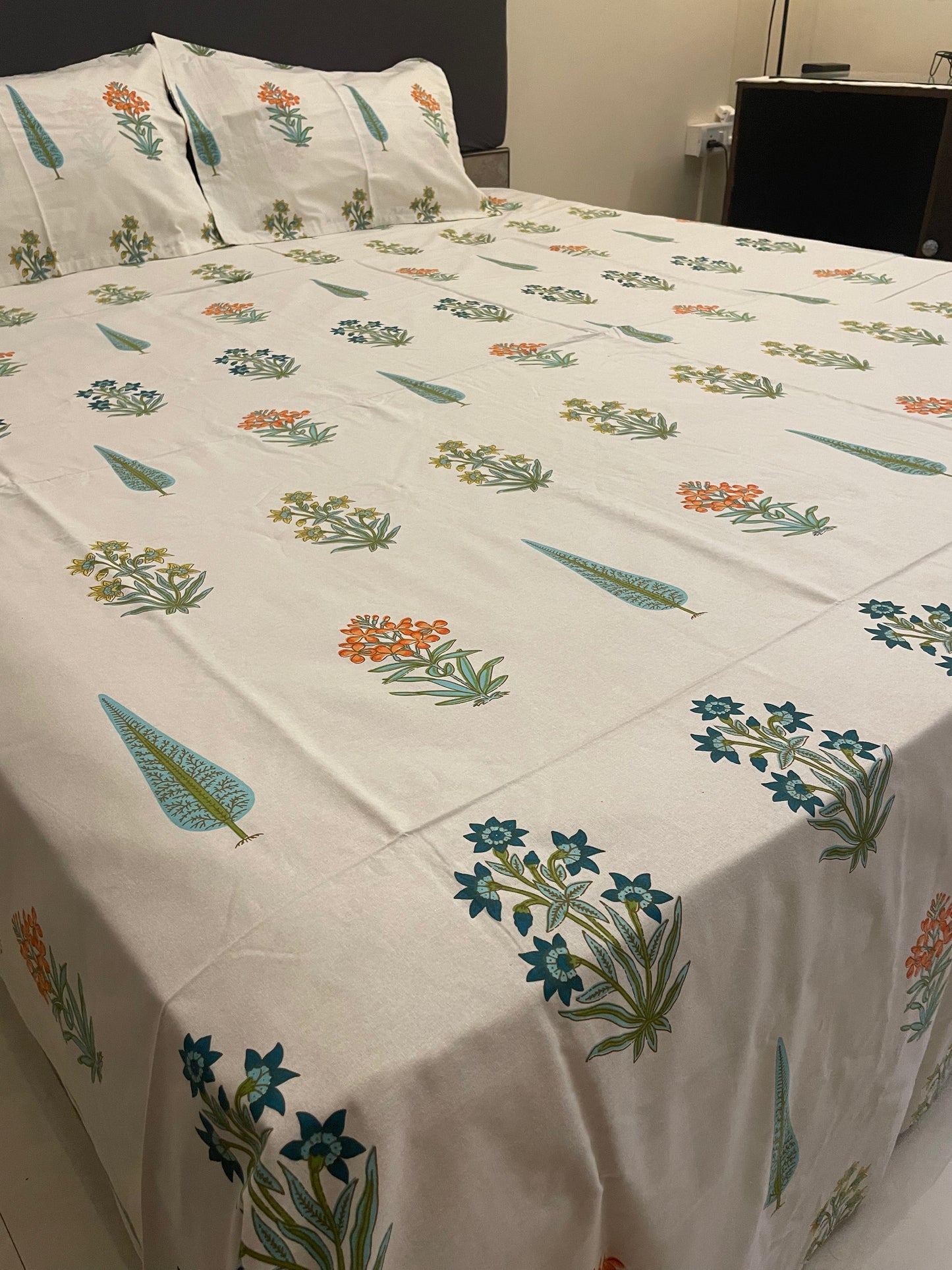 Mughal Garden (Green) Super King size bedsheet and 2 pillow covers