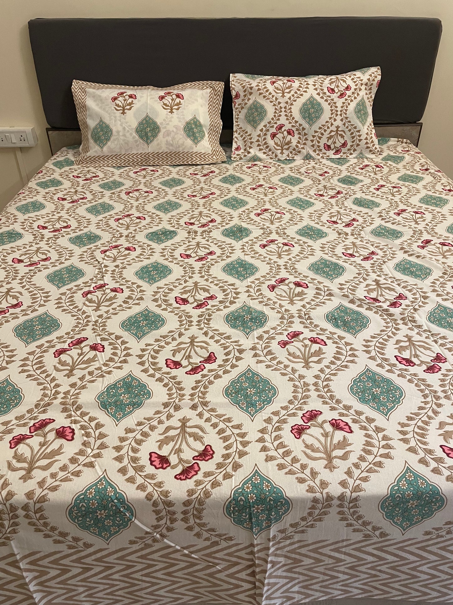 Green Trellis Bedsheet and 2 reversible pillow covers