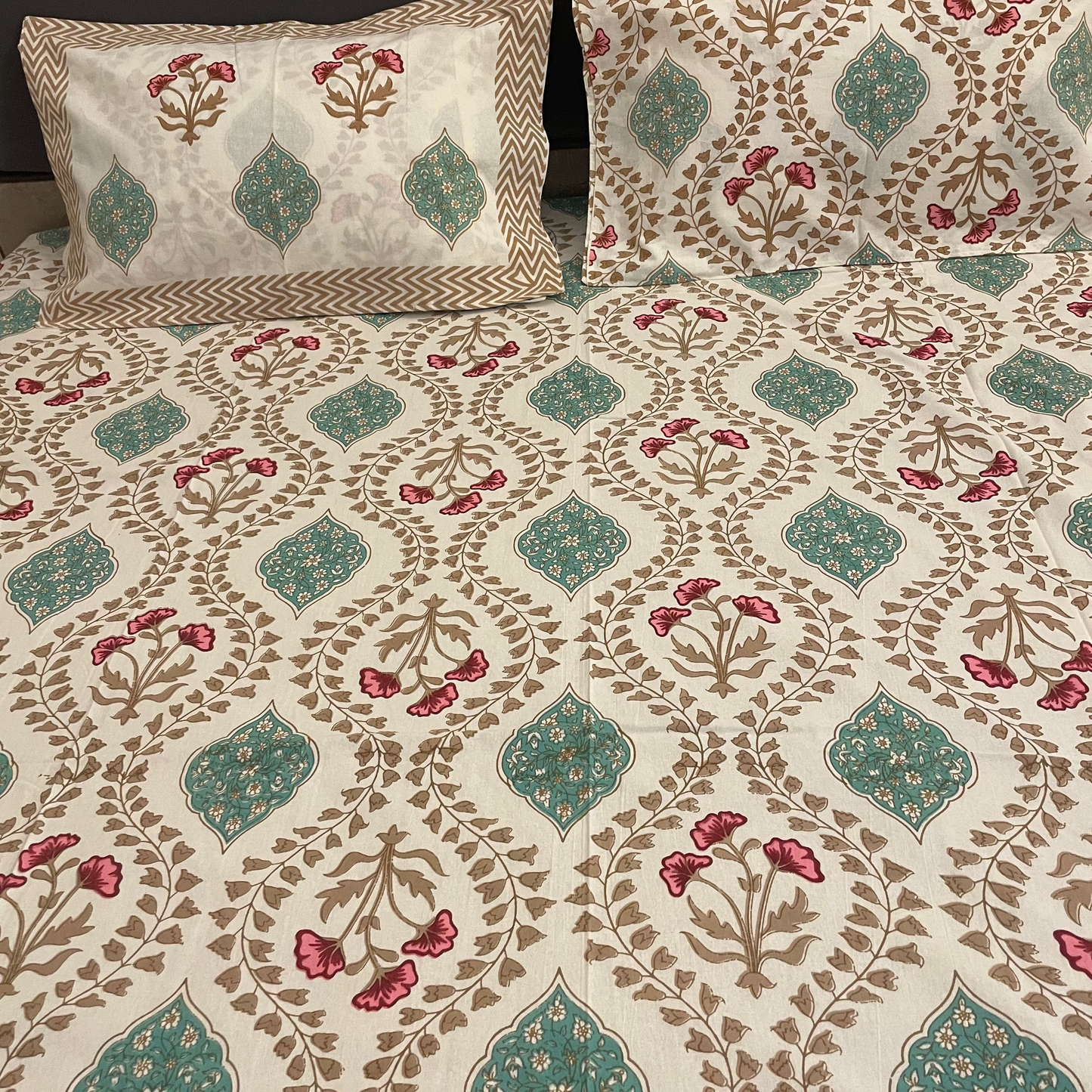 Green Trellis Bedsheet and 2 reversible pillow covers
