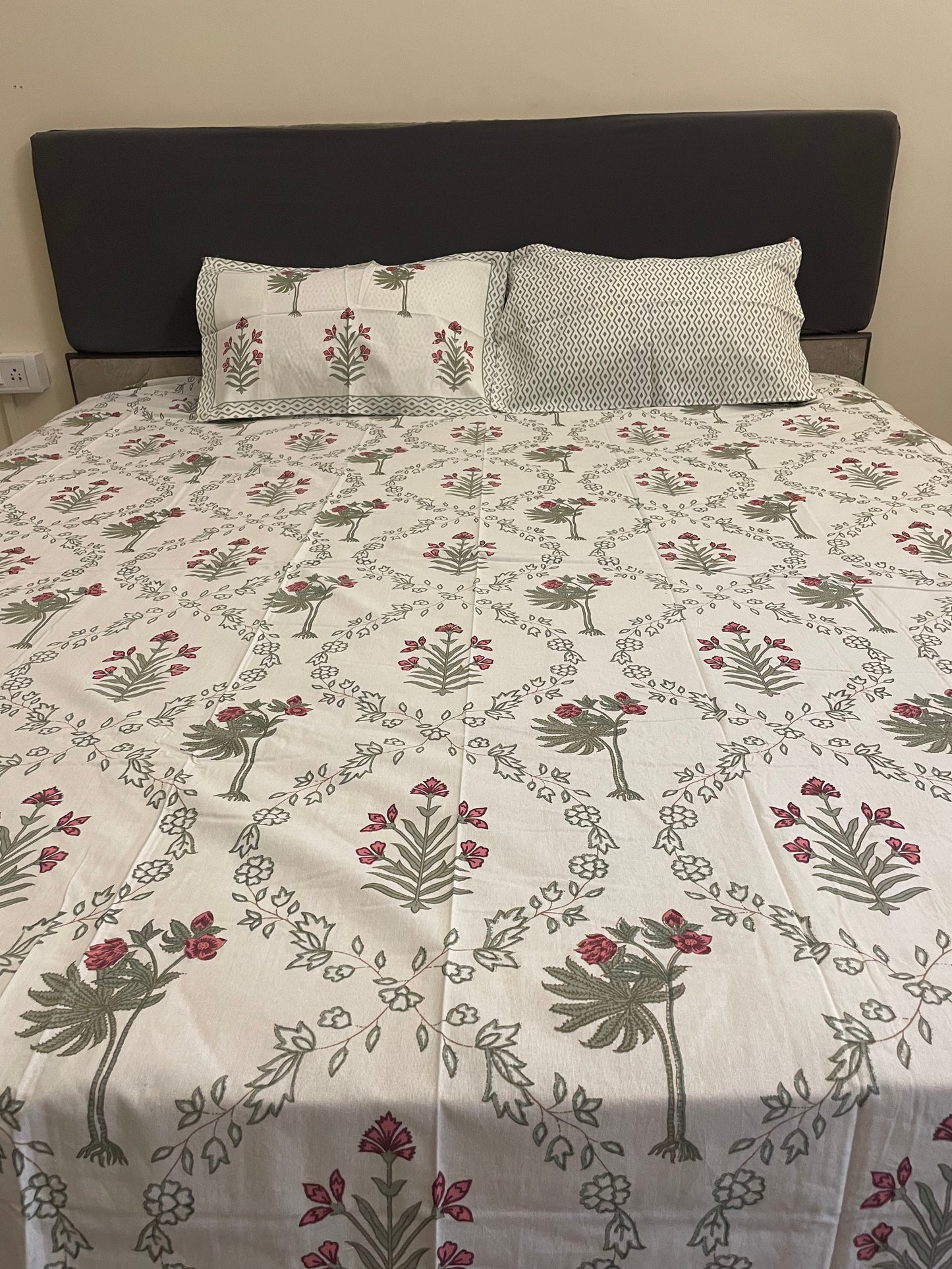 Palm Trellis Green -  Bedsheet and 2 pillow covers