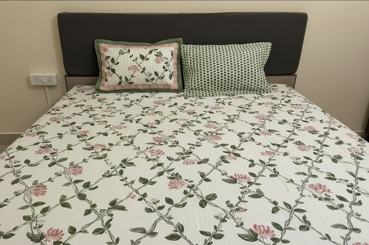 Blooming vines (Green)- Set of one Bedsheet and 2 pillow covers