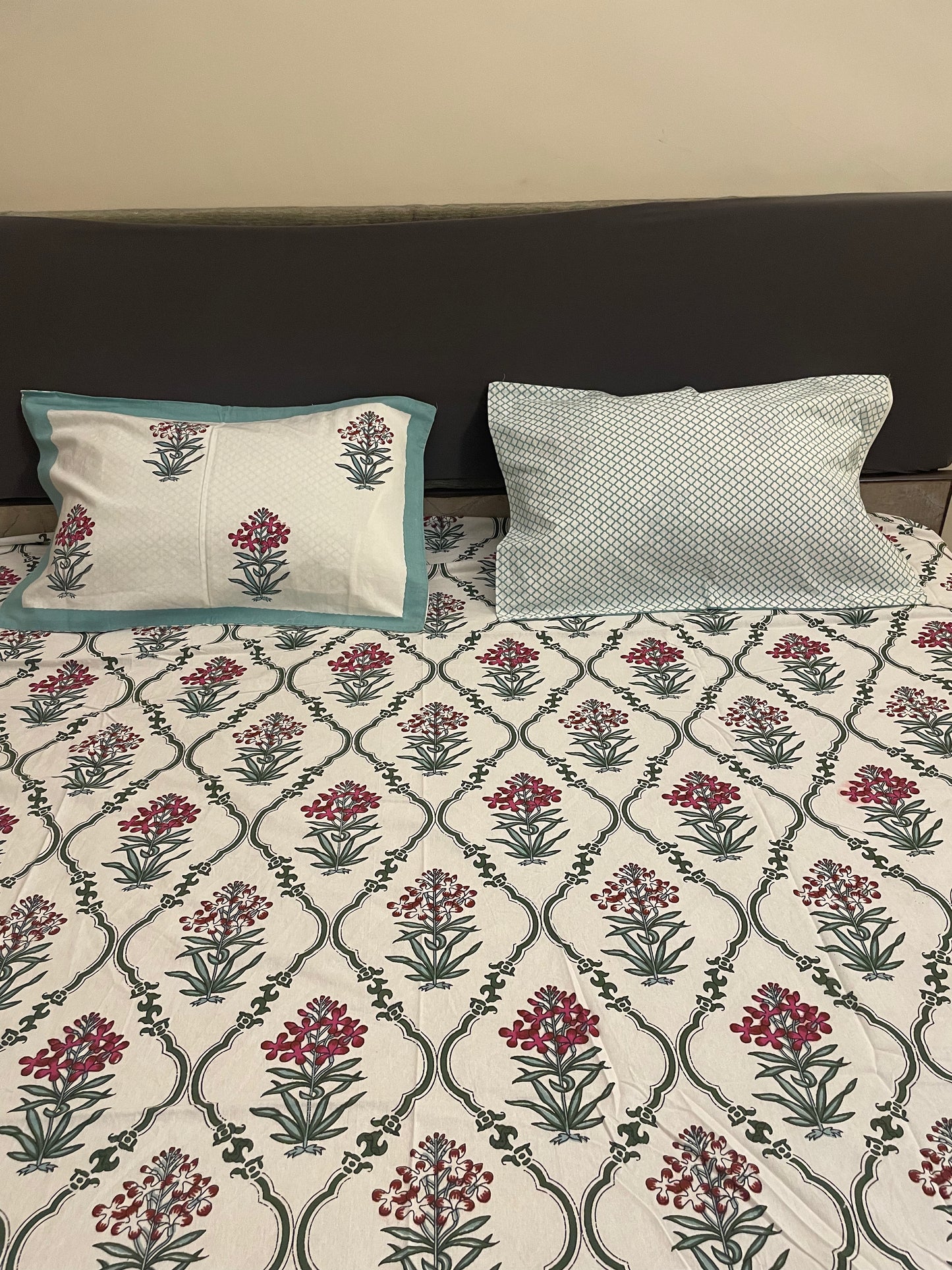 Petunia Trellis Blue -  Bedsheet and 2 pillow covers