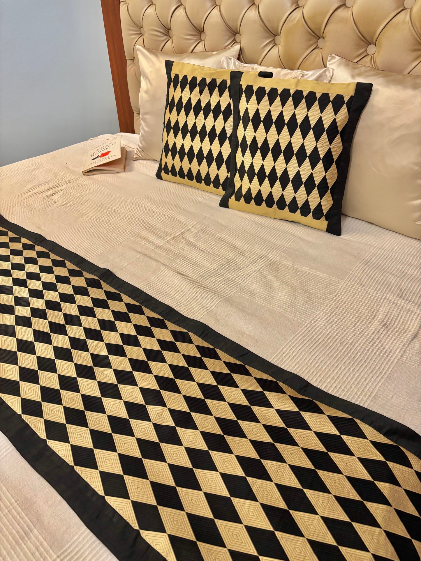 Jacquard-Geometric Print Black and Beige  Bedrunnner and cushion Cover Set