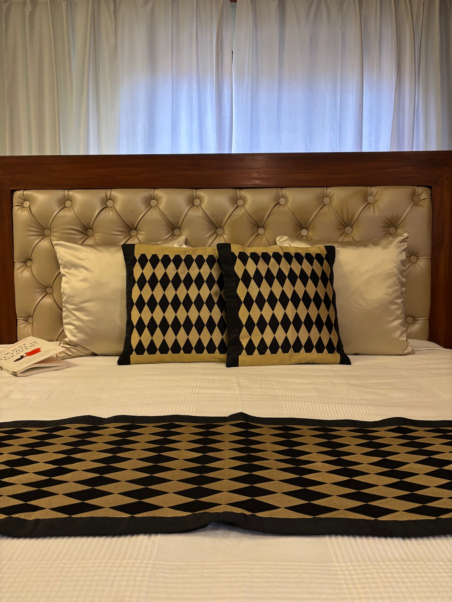 Jacquard-Geometric Print Black and Beige  Bedrunnner and cushion Cover Set